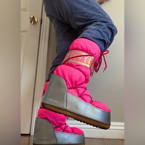 Hot pink Moon boots